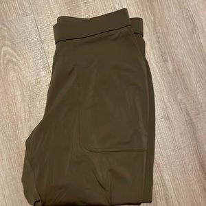 NWOT LISA RINNA PUSHERS PANTS